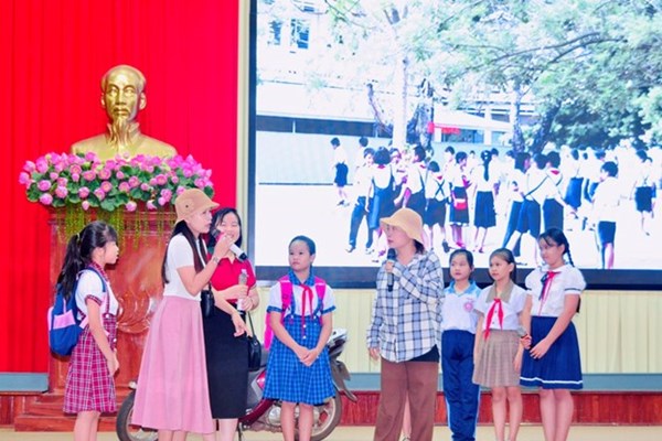 Gia đình có trách nhiệm thực hiện an toàn giao thông - Anh 1