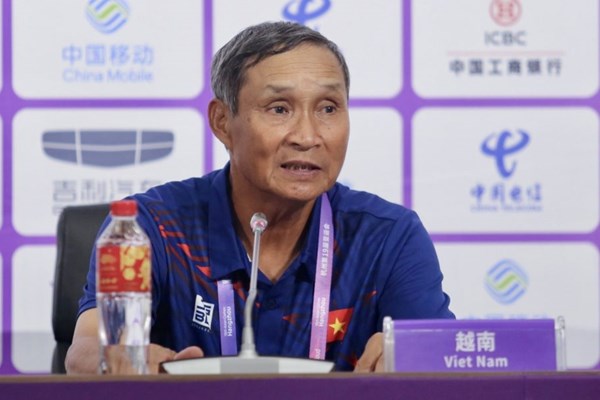 HLV Mai Đức Chung: Đội hình Việt Nam đang trong giai đoạn chuyển giao - Anh 1