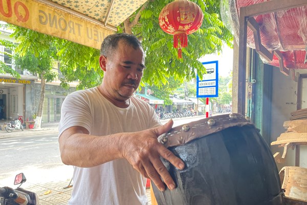 Hơn 30 năm gắn bó với nghề làm trống Đọi Tam - Anh 4