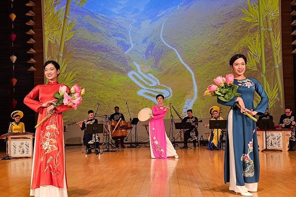 Chuỗi hoạt động ngoại giao, văn hóa, kết nối kinh doanh tại Hongkong - Anh 1