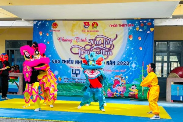 Tết trung thu ấm áp với trẻ em vùng cao Quảng Ngãi - Anh 2