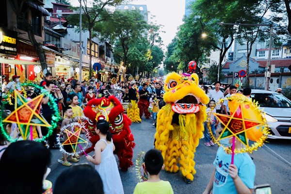 Đón Tết Trung thu tại thủ đô: Trải nghiệm không khí vui tươi, gắn kết gia đình - Anh 3