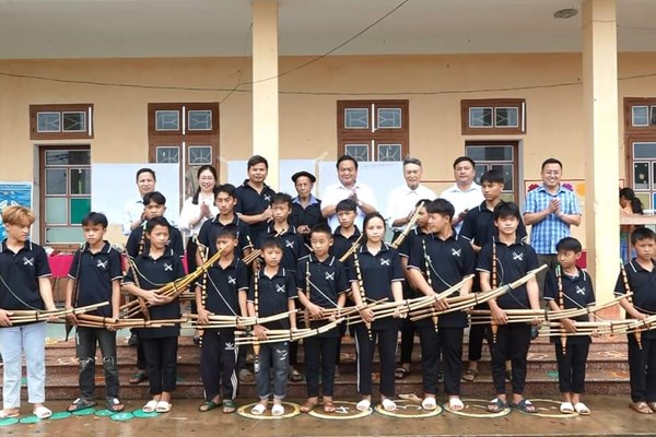 Lớp học khèn Mông trên đỉnh Tà Chử - Anh 1