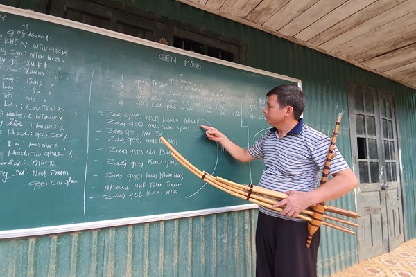 Lớp học khèn Mông trên đỉnh Tà Chử - Anh 2