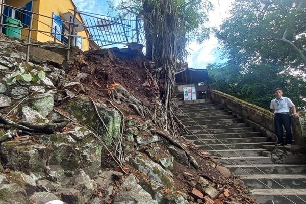 Công bố tình huống khẩn cấp sạt lở khu vực điện Hòn Chén - Anh 2