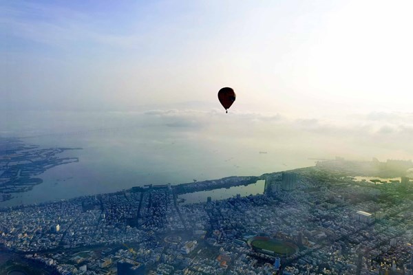 Bình Định phấn đấu trở thành điểm đến an toàn, thân thiện và hấp dẫn hàng đầu cả nước - Anh 2