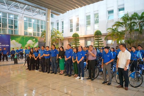 Đoàn Thanh niên Cộng sản Hồ Chí Minh Bộ TN&MT phát động Chương trình hưởng ứng Chiến dịch làm cho thế giới sạch hơn năm 2023 - Anh 1