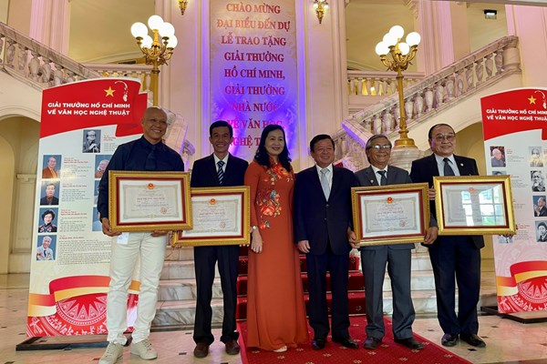 Xung quanh việc chi trả tiền Giải thưởng Hồ Chí Minh, Giải thưởng Nhà nước về VHNT: Phối hợp xử lý để chi trả sớm nhất - Anh 2