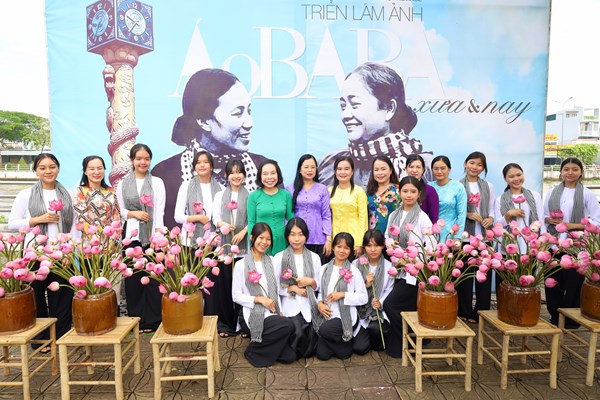 Hậu Giang: Triển lãm ảnh “Áo bà ba xưa và nay” - Anh 1
