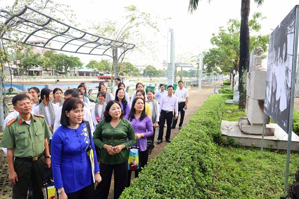 Hậu Giang: Triển lãm ảnh “Áo bà ba xưa và nay” - Anh 2