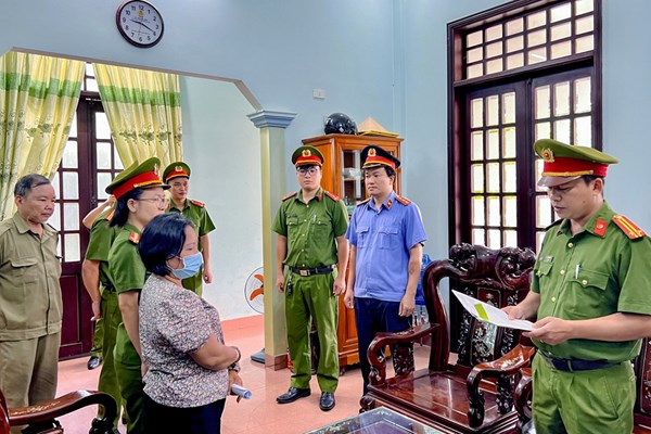 Bắt giam cán bộ Hội Phụ nữ lừa đảo chiếm đoạt 2,6 tỉ đồng - Anh 1