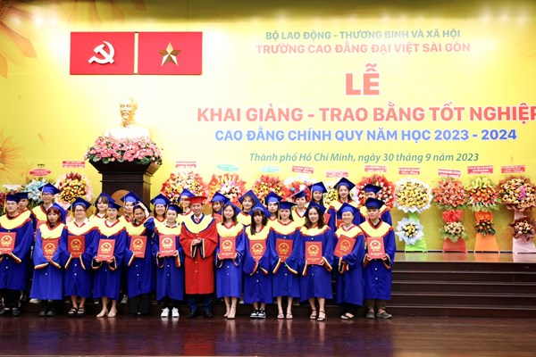 Phát triển giáo dục nghề nghiệp là nhiệm vụ quan trọng trong phát triển nguồn nhân lực để tranh thủ thời cơ dân số vàng - Anh 2