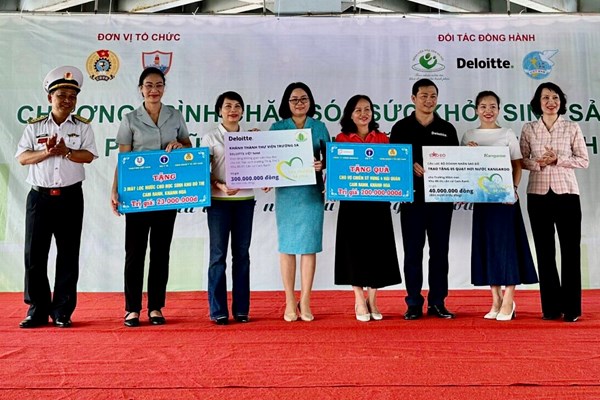 Chăm sóc sức khoẻ cho người nhà chiến sĩ Hải quân Vùng 4 - Anh 1