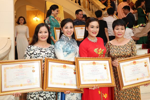 Về đề nghị đưa đối tượng “Người sáng tạo tác phẩm văn hóa nghệ thuật” xét danh hiệu NSND, NSƯT: Chưa đưa vào quy định vì sẽ gây ra xáo trộn... - Anh 1