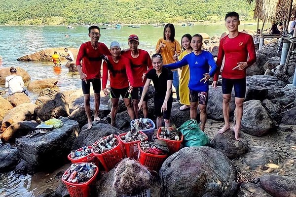 Những tình nguyện viên dưới đáy biển - Anh 1