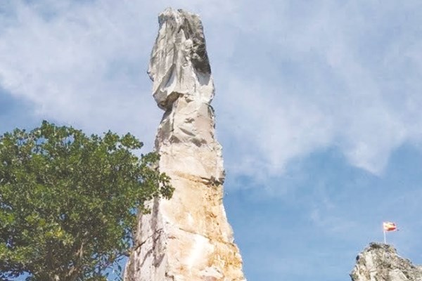 Thanh Hóa cần có ngay phương án bảo vệ thắng cảnh hòn Vọng Phu - Anh 1