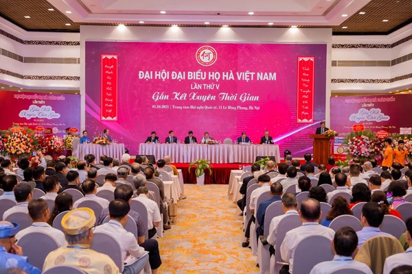 Ông Hà Quang Dự tái đắc cử Chủ tịch Hội đồng họ Hà Việt Nam - Anh 1
