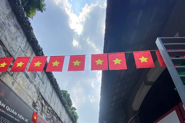 Trưng bày chuyên đề “Sông Hồng cuộn sóng” - Anh 1