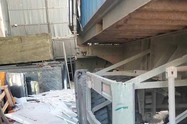 Ba người tử vong do bị đá đè trúng tại xưởng đá - Anh 2