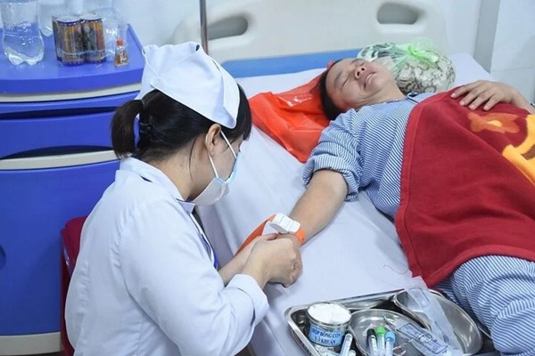 Truy tìm đối tượng bắn hai công nhân đang quét rác - Anh 2