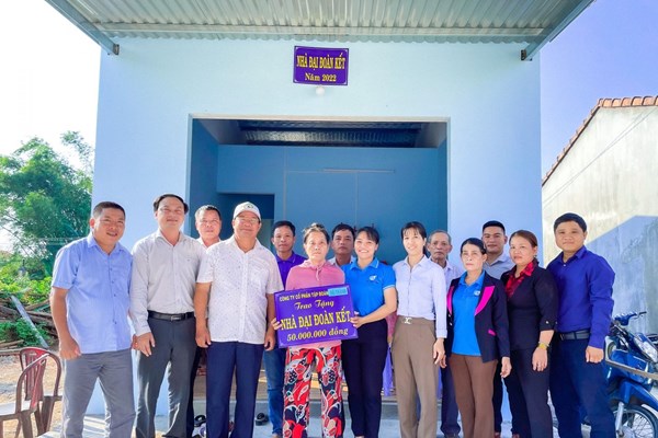 Hết lòng chăm lo cho người nghèo - Anh 1