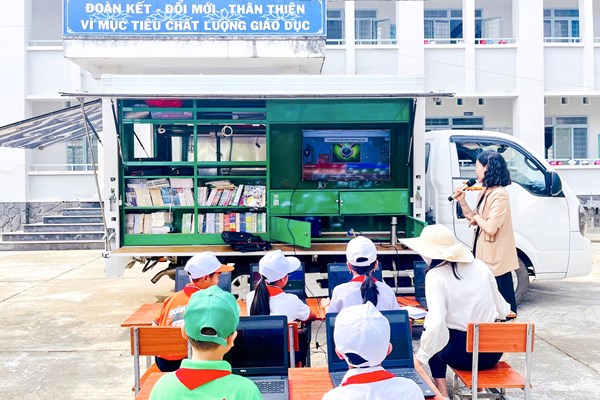 Hiệu quả từ những chuyến xe thư viện lưu động - Anh 2