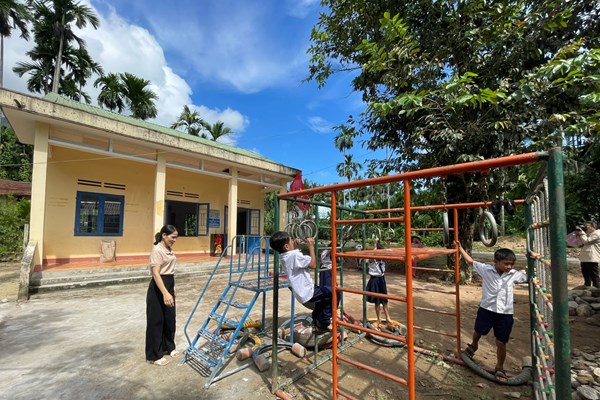 Thắp sáng ước mơ cho học sinh đồng bào Hrê - Anh 4