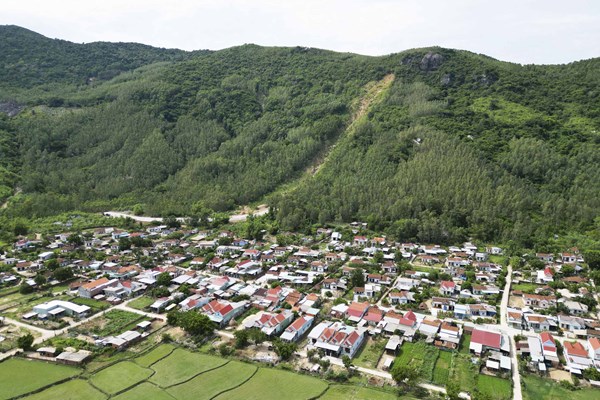 Bình Định: Người dân khu núi Cấm nơm nớp lo sạt lở đất khi mùa mưa đến - Anh 2