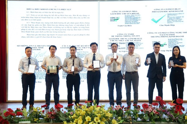 Bắc Ninh: Tiếp nhận hơn 2.000 phản ánh, kiến nghị trên thiết bị di động - Anh 2