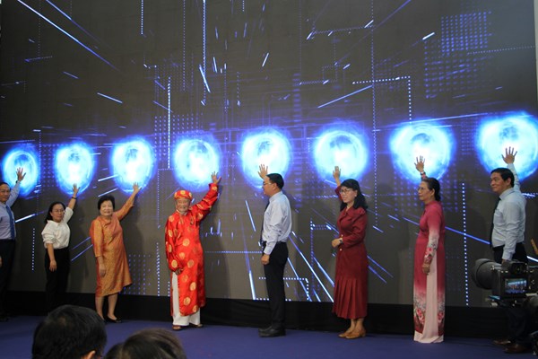 TP.HCM: Khai mạc chuỗi hoạt động hưởng ứng Ngày Chuyển đổi số quốc gia - Anh 1