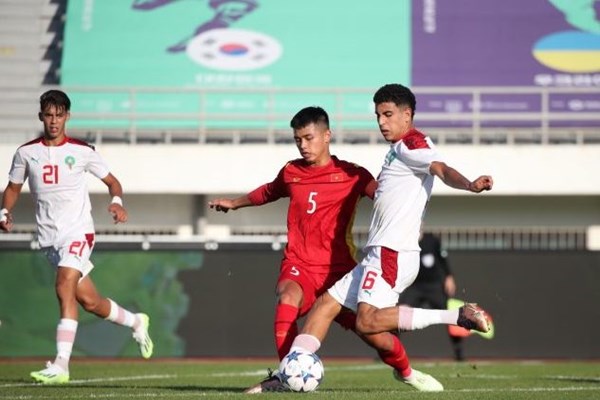 U18 Việt Nam thua trận ra quân giải quốc tế ở Hàn Quốc - Anh 1