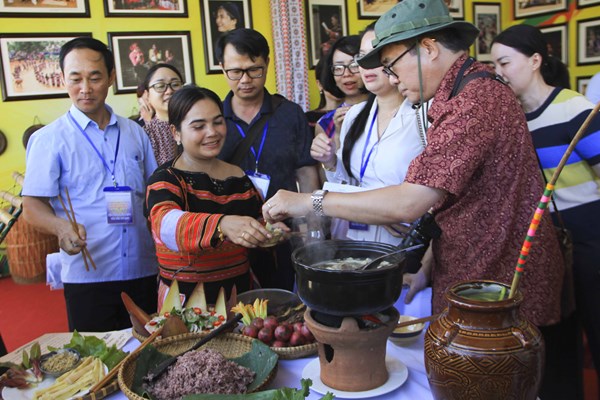Hút khách bằng ẩm thực của người Bana Kriem - Anh 1