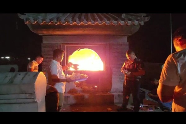 Hạn chế tiến tới dừng dâng cúng đốt vàng mã tại các di tích trên huyện Côn Đảo (Bà Rịa - Vũng Tàu): Kiên trì sẽ mang lại kết quả tích cực - Anh 1
