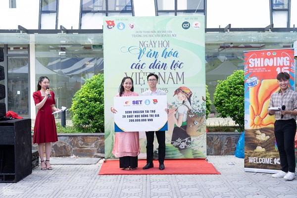 “Ngày hội văn hóa các dân tộc Việt Nam” tại Đại học Văn hoá Hà Nội - Anh 5