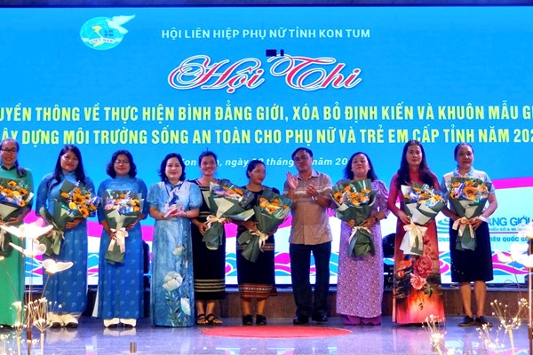 Kon Tum: Nâng cao truyền thông bình đẳng giới, xây dựng gia đình hạnh phúc - Anh 1