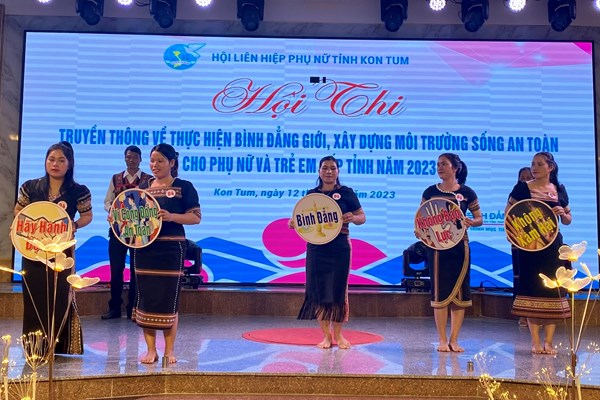 Kon Tum: Nâng cao truyền thông bình đẳng giới, xây dựng gia đình hạnh phúc - Anh 2