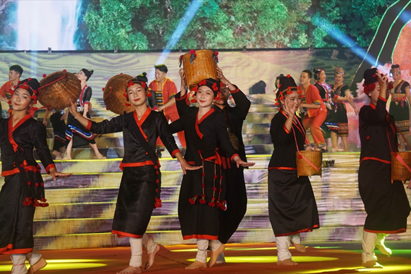 Khám phá bản sắc văn hoá các dân tộc Lai Châu - Anh 2