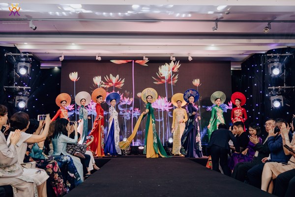 Áo dài, Kimono duyên dáng trong 