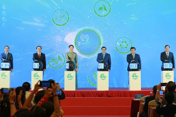 Thủ tướng dự Lễ trao giải cuộc thi “Phụ nữ khởi nghiệp