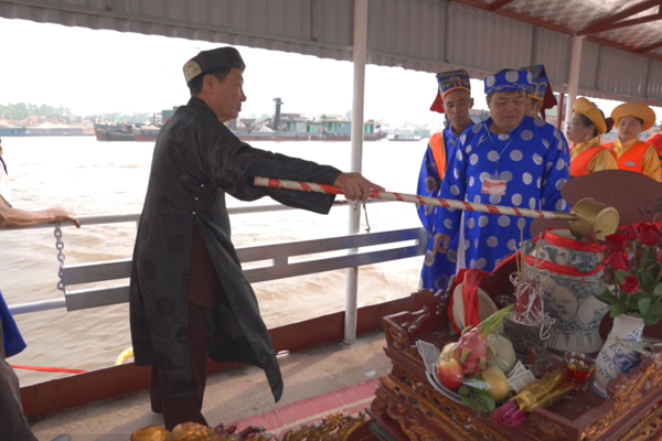 Độc đáo nghi lễ rước nước trong Lễ hội đền Tam Giang - Anh 2