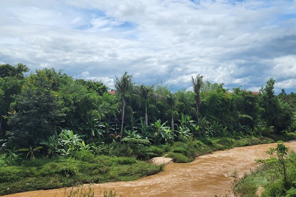 Kon Tum: Ngang nhiên “lấn chiếm” hành lang suối mở quán cà phê, chính quyền không hề hay biết? - Anh 2
