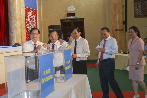Gần 8 tỉ đồng đóng góp cho Quỹ Phát triển bóng đá tỉnh Khánh Hòa - Anh 2