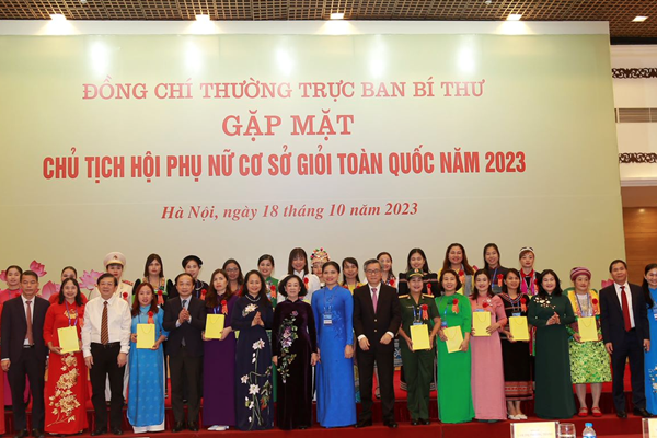 Thường trực Ban Bí thư gặp mặt Chủ tịch Hội Phụ nữ cơ sở giỏi toàn quốc năm 2023 - Anh 3