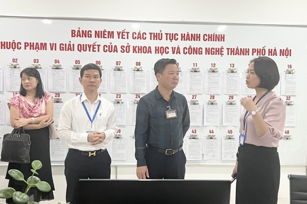 Hà Nội: Thực hiện quy tắc ứng xử một cách tự nguyện để hướng tới sự hài lòng của người dân - Anh 1
