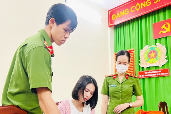 Công an TP.HCM khởi tố vụ án, bắt tạm giam người mẫu Ngọc Trinh - Anh 1