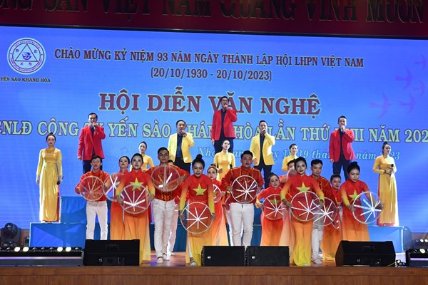 Tôn vinh nữ cán bộ, công nhân lao động Công ty Yến sào Khánh Hòa - Anh 2