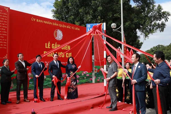 Hà Nội gắn biển tên Phố Lưu Cơ - Anh 2