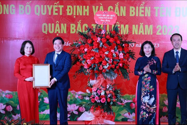 Hà Nội gắn biển tên Phố Lưu Cơ - Anh 1