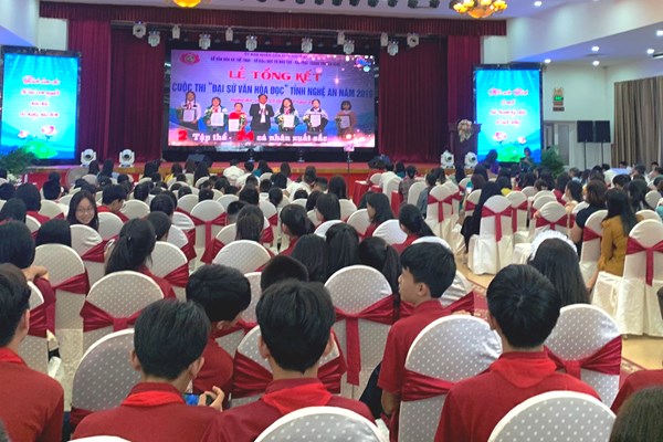 Nghệ An trao thưởng cho 54 thí sinh đoạt giải Đại sứ văn hóa đọc - Anh 1