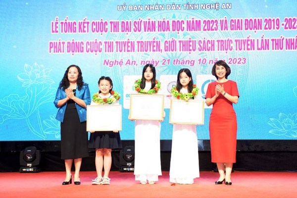 Nghệ An trao thưởng cho 54 thí sinh đoạt giải Đại sứ văn hóa đọc - Anh 3